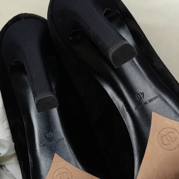 Authentic CHANEL Stunning Suede Gold CC Heels! - Picture 8 of 11